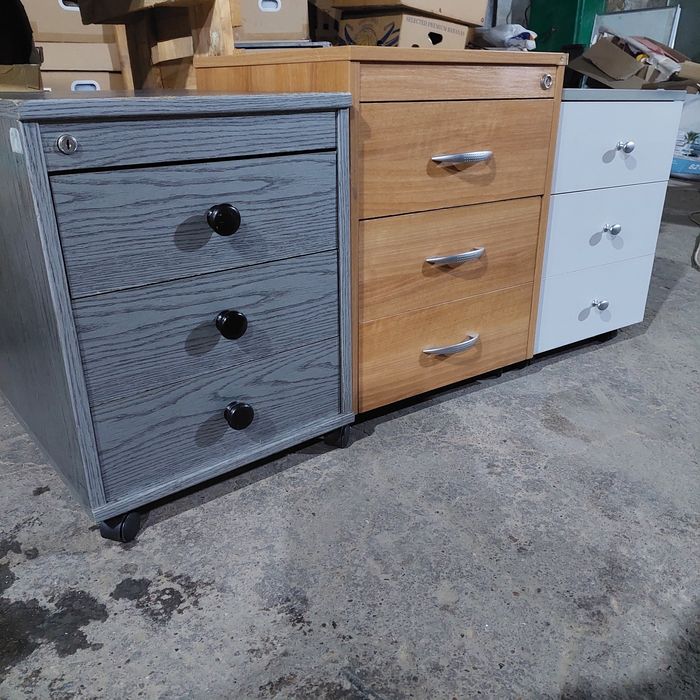 Шкафи  тумбочки для інструментів