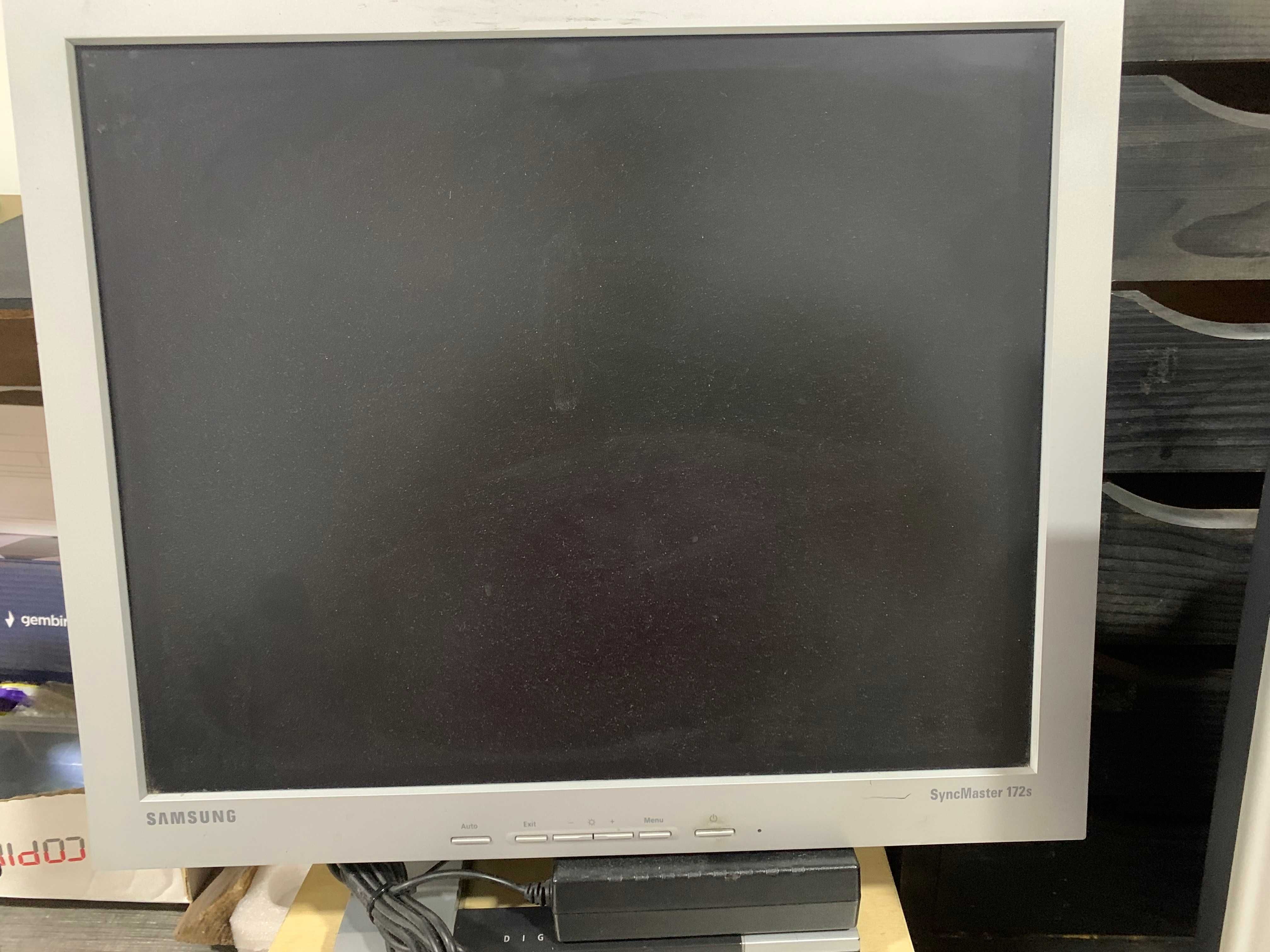 Monitor Sansumg TFT - ref. 172S de 17 polegadas