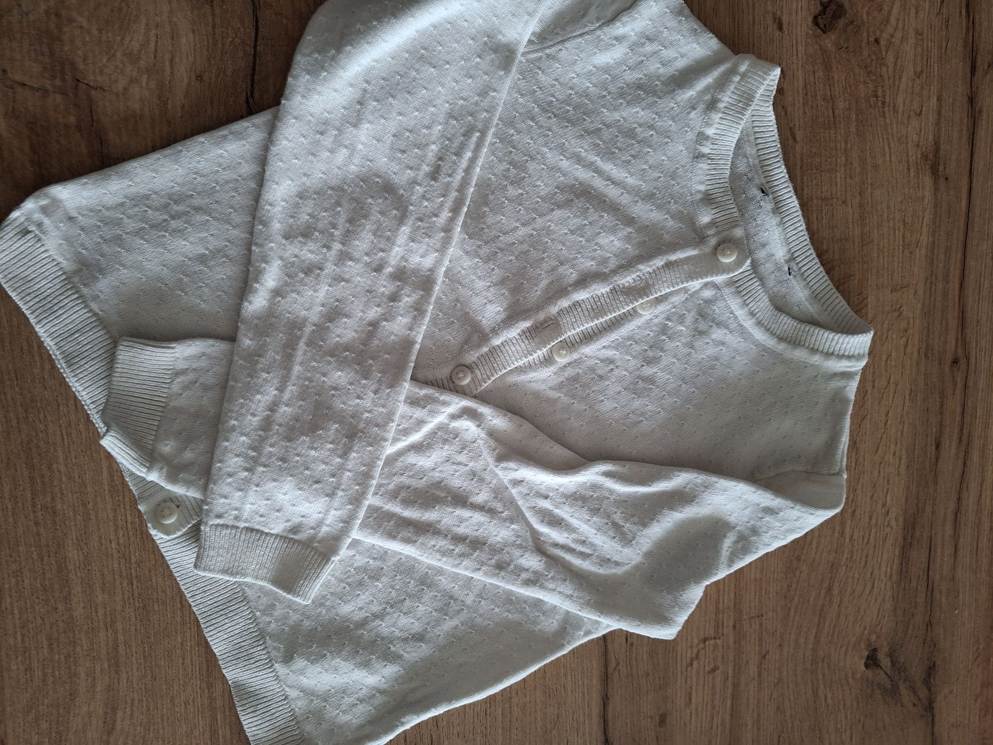 Bialy sweterek 122