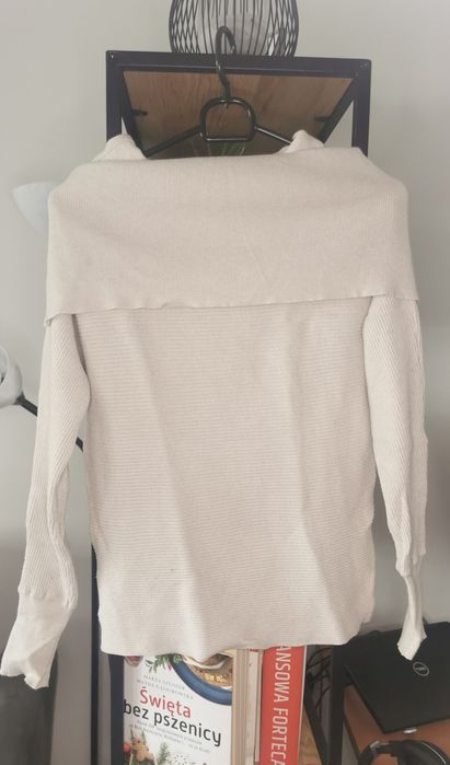Beżowy Swetr z golfem S