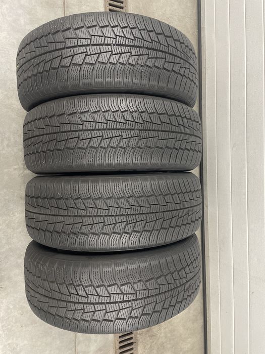 Komplet Opon Zimowych 215/55 R17 Viking