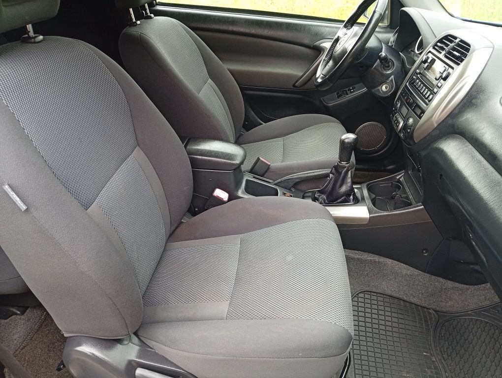 Toyota RAV4,4x4 napęd,hak,klima,2004r