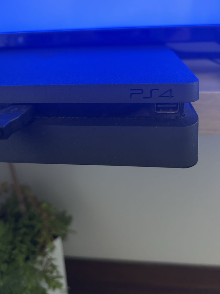 Playstation 4 slim