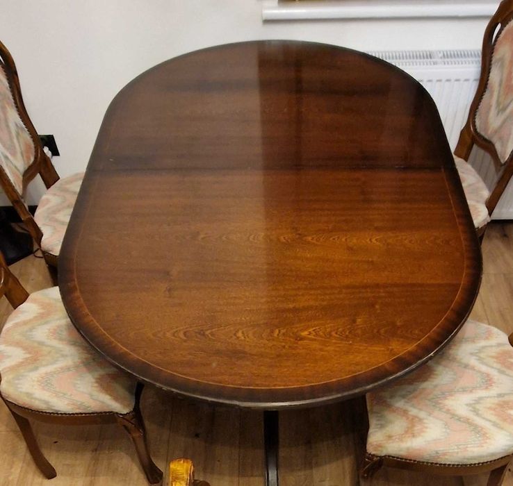 Owalny antyczny stół XIX wiek
