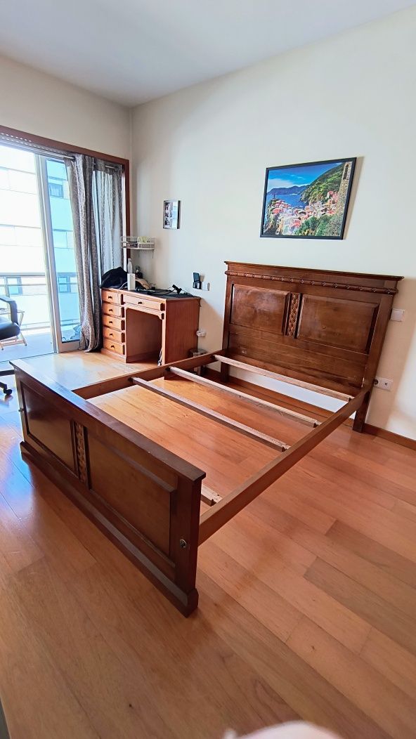 Cama de casal c/estrado incluído (estrutura)