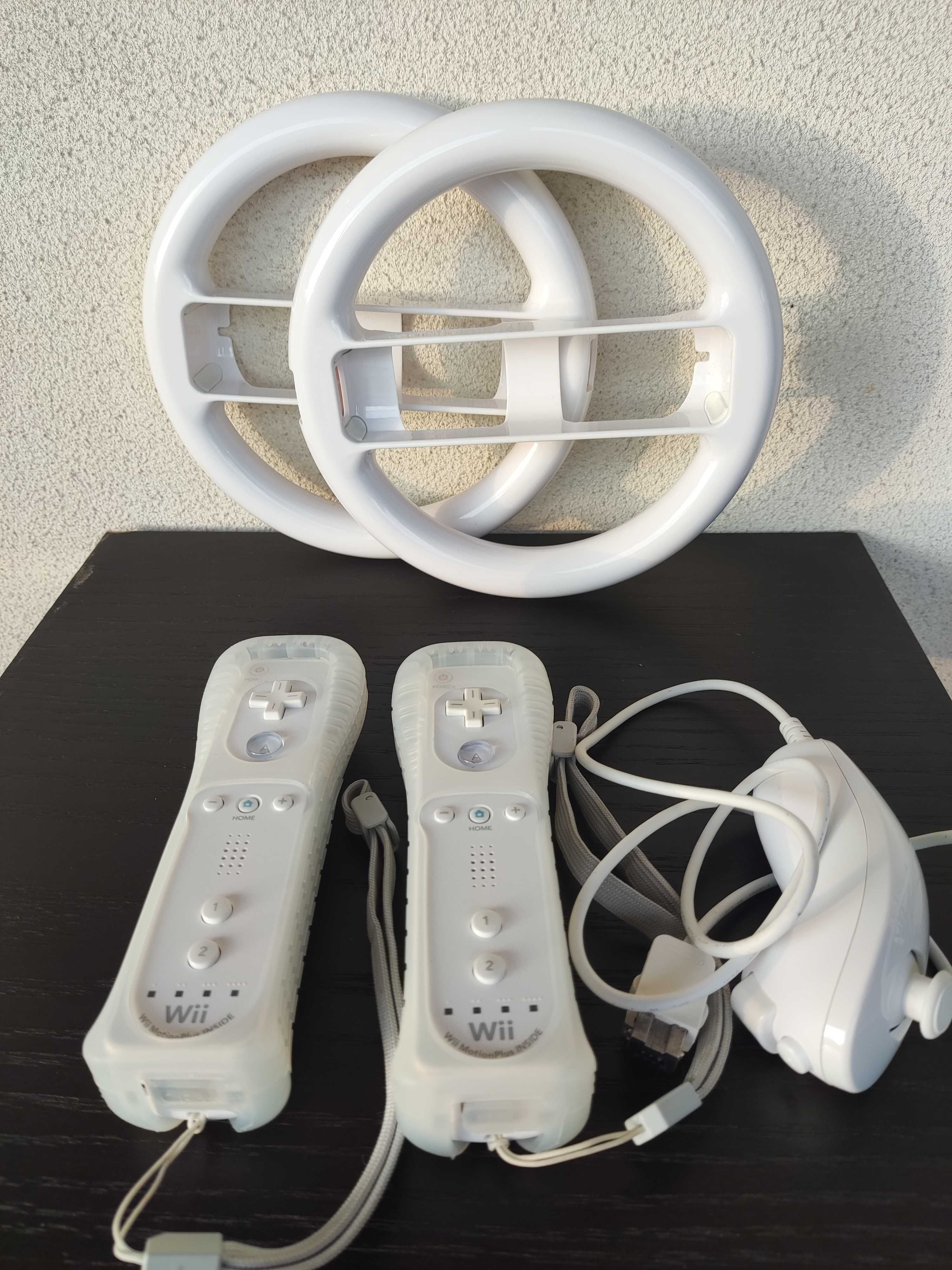 Consola Wii Branca (ver. 1) + 2 Wii MotionPlus + 1 Nunchuck + 4 Jogos