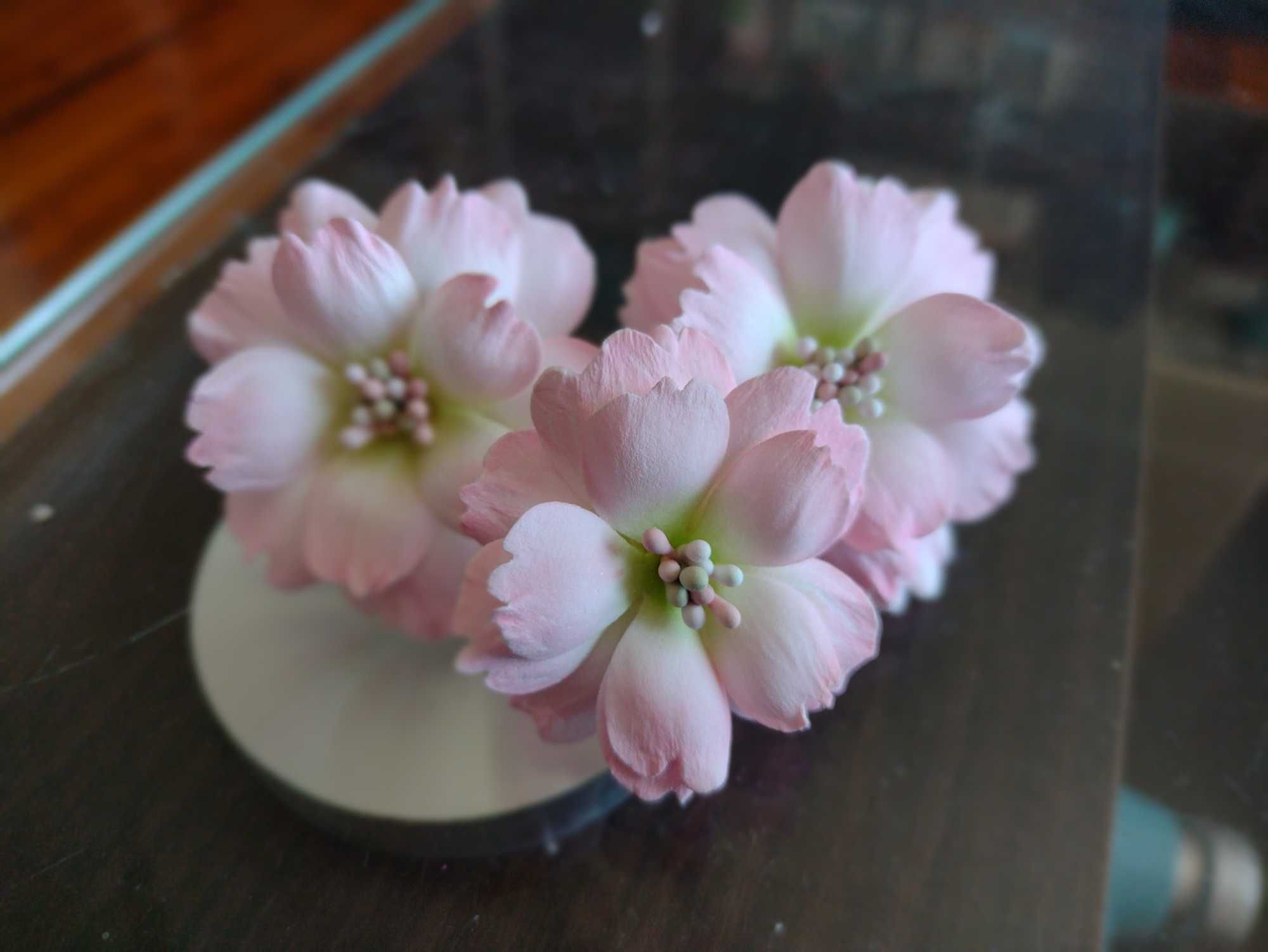 Kwiaty ręcznie robione z foamiranu