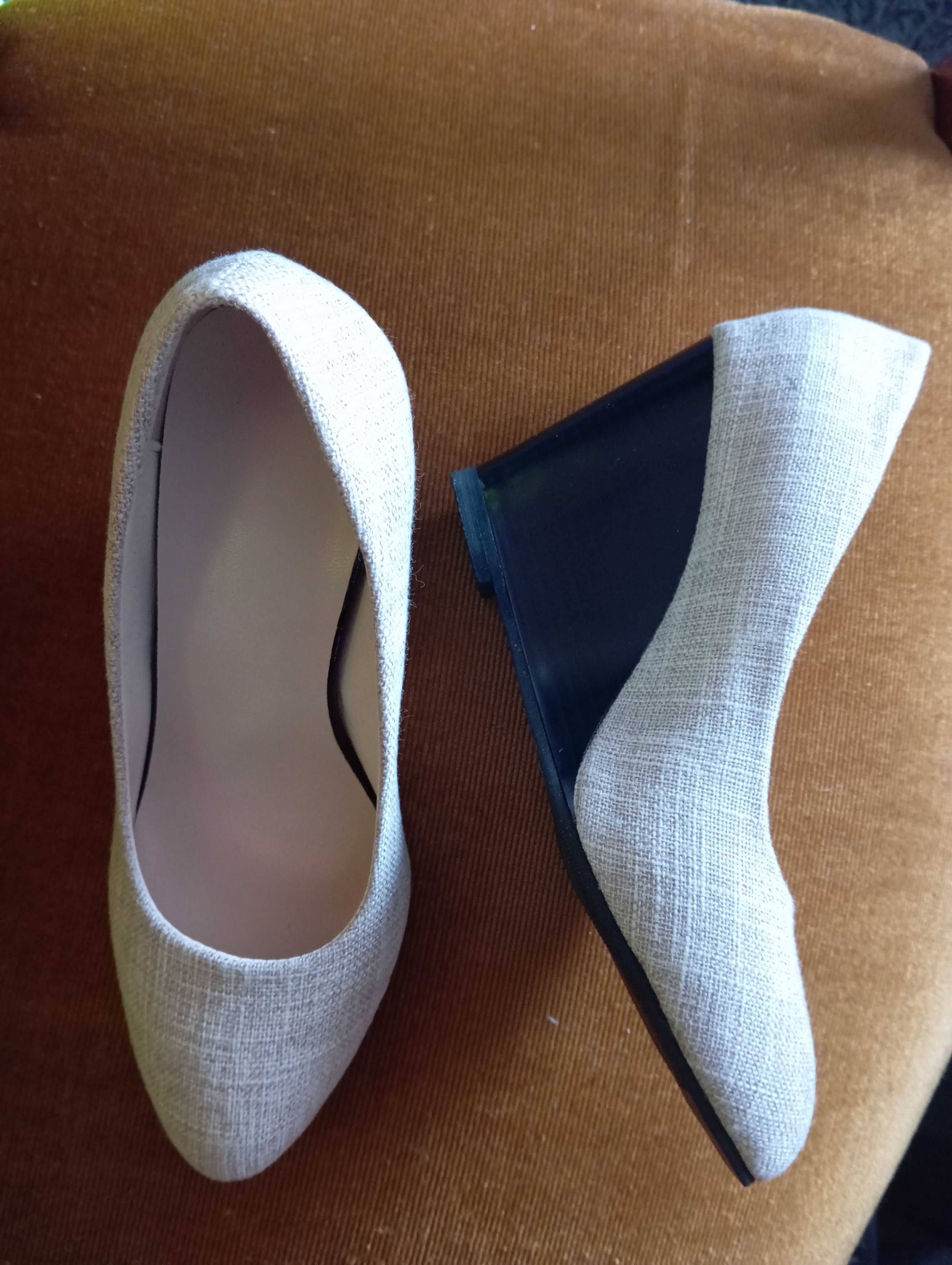 Buty damskie na koturnie, nowe