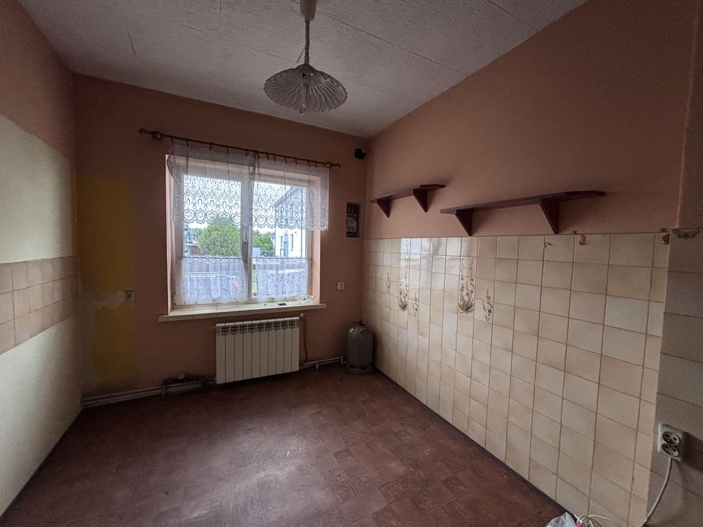 Sprzedam dom wraz z budynkiem gospodarczym i budynkiem handlowym