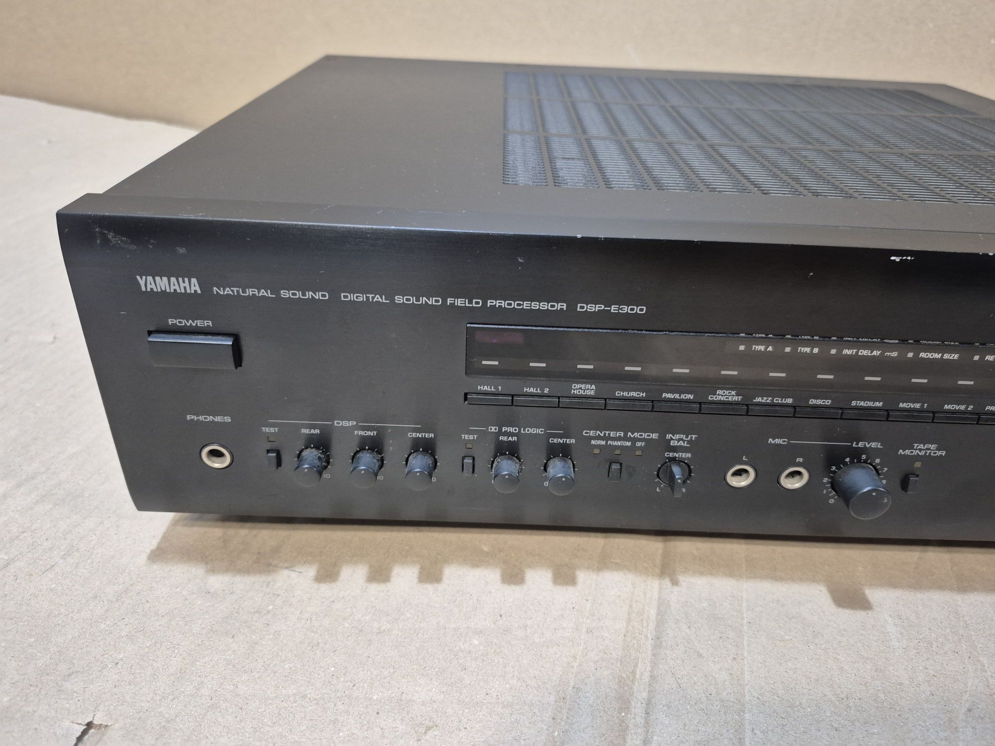 Wzmacniacz Yamaha DSP-E300