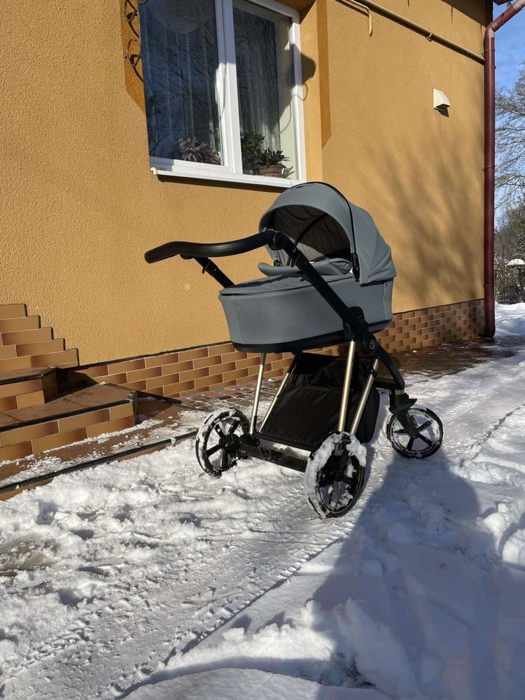 Коляска Roan Ivi 2023
