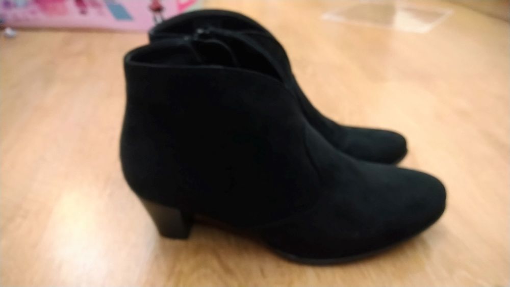 Продам нові жіночі ботинки Ara, р.38