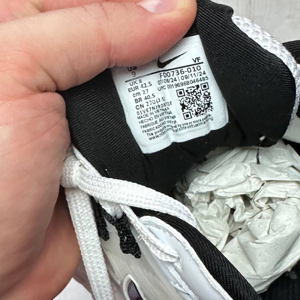 Чоловічі кросівки nike v2k run