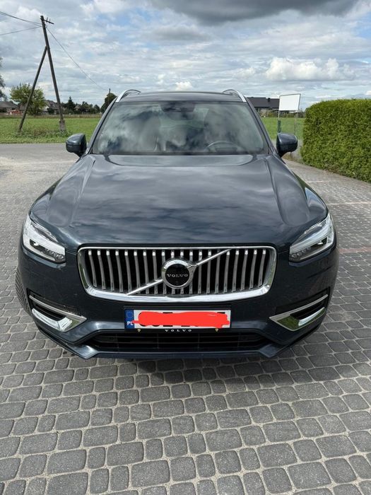 Volvo XC 90 Model 2021: inteligentne światła, , adaptacyjny temp, samo-parkowanie.