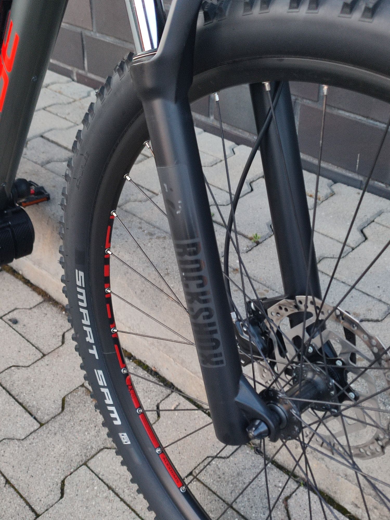 Rower elektryczny Cube Analog