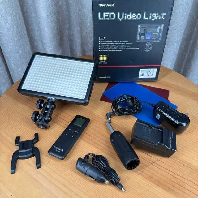 Neewer LED 308 Video Light