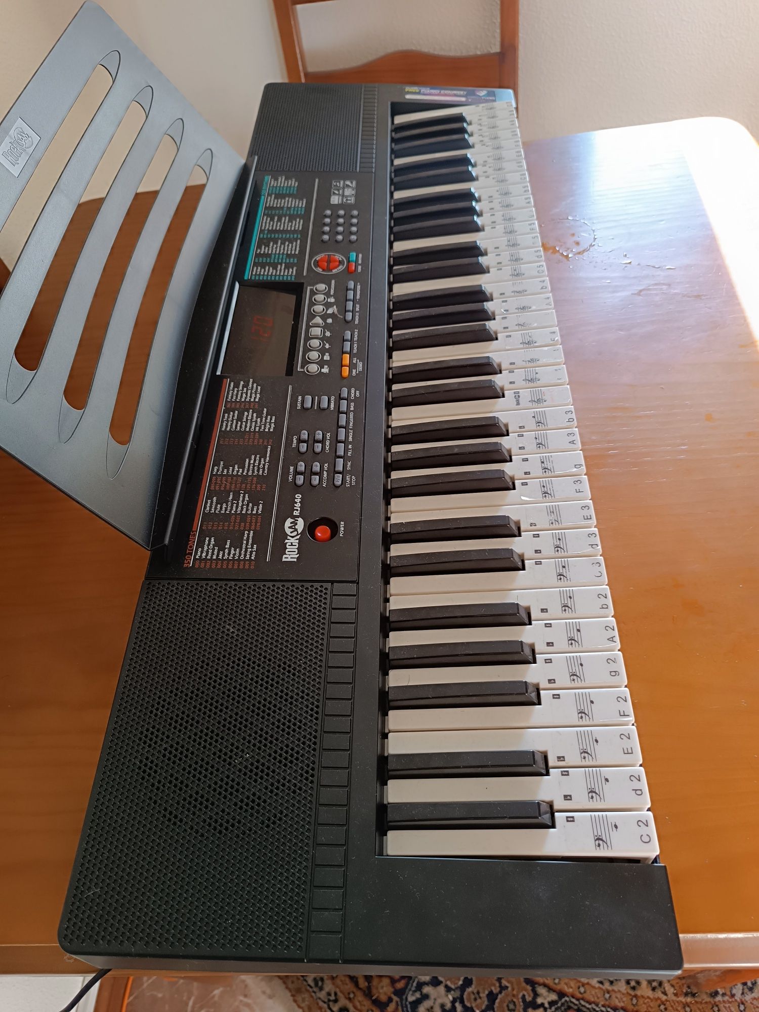 Vendo TECLADO RockJam RJ640