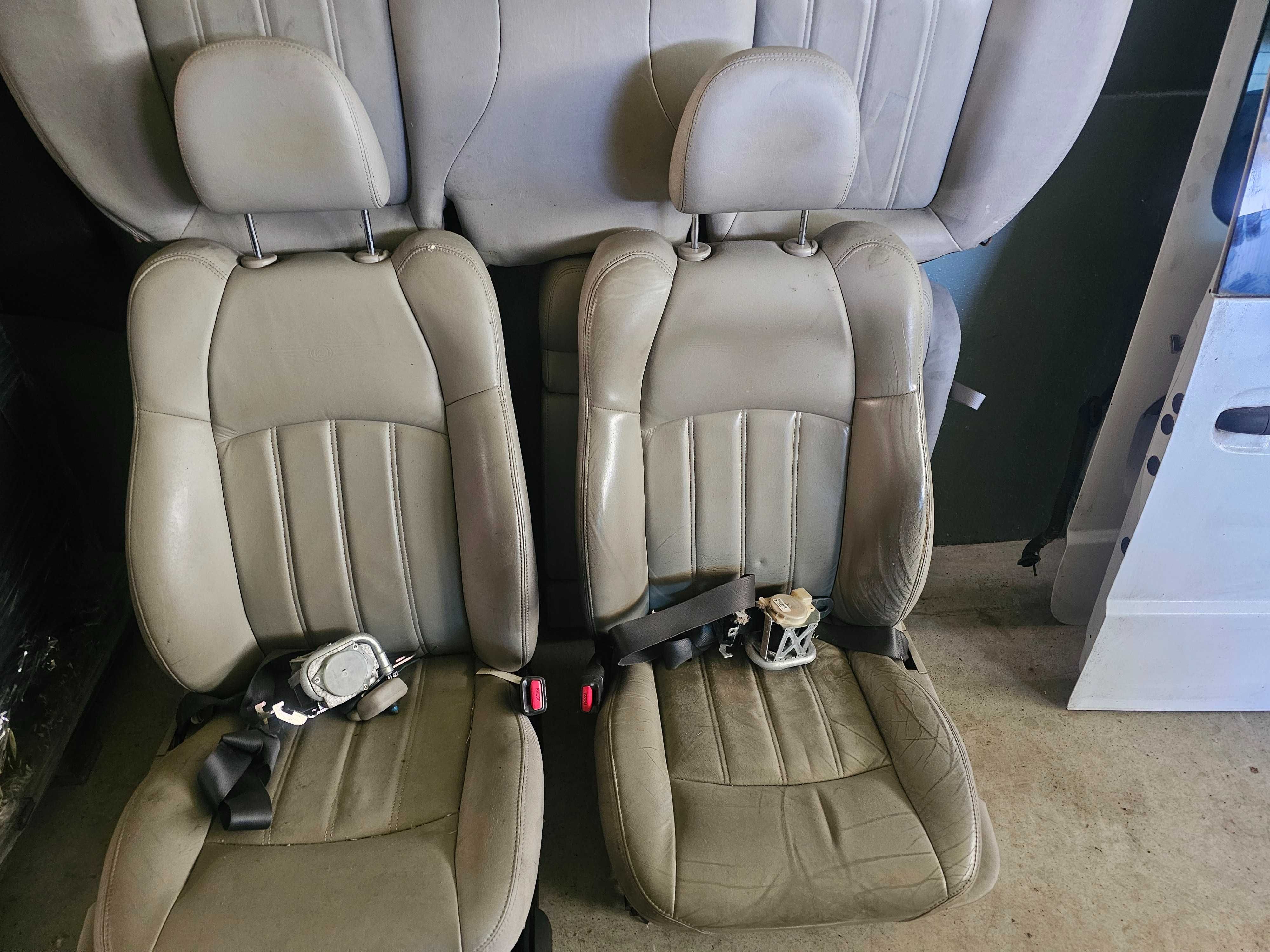 Conjunto Bancos frente e traseiros Chrysler 300C