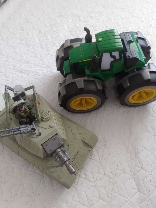 Zestaw aut Psi Patrol, John Deer i Czołg