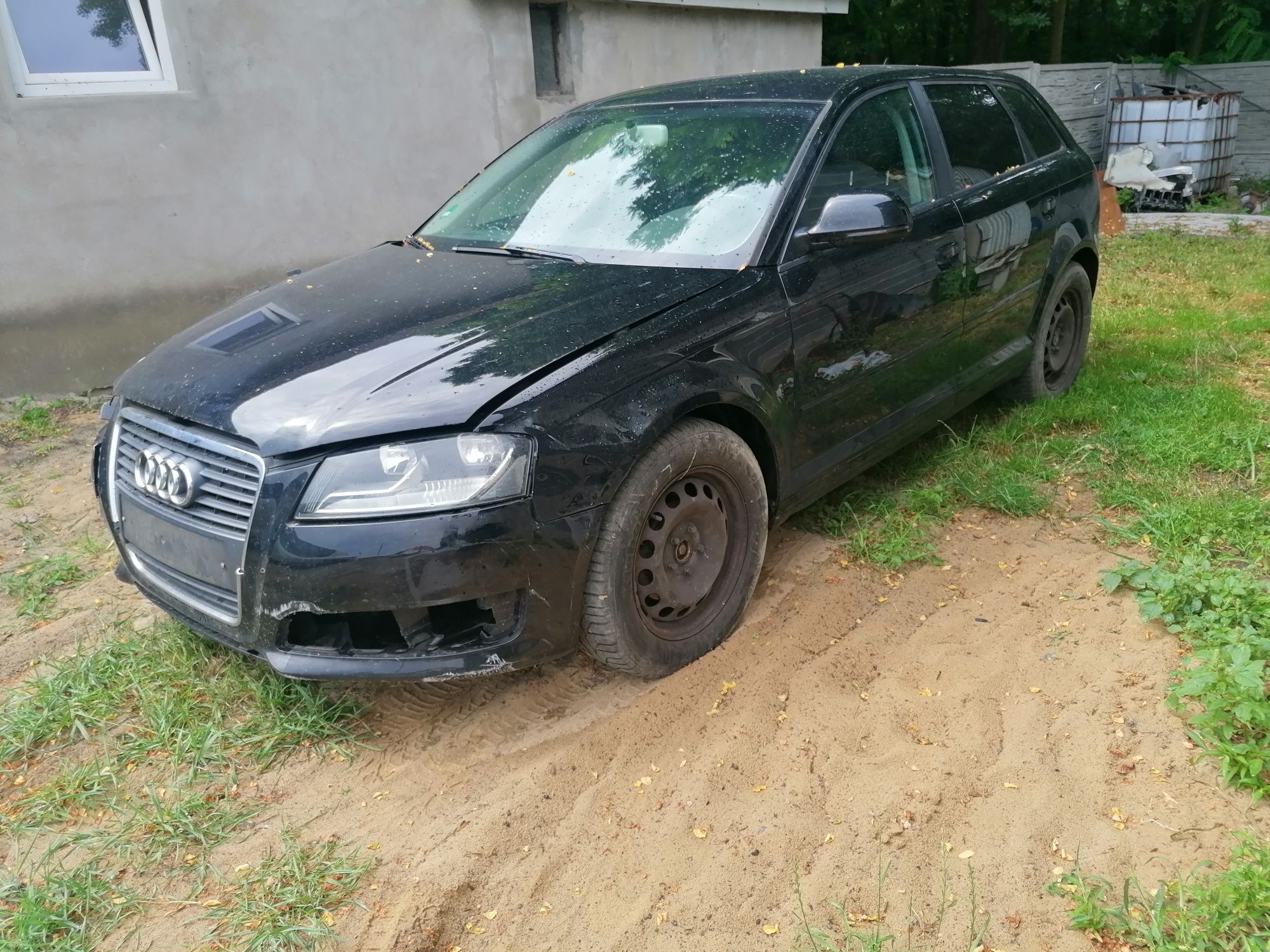 Audi a3 8P lift 2010r  1.6tdi uszkodzona pali jeździ