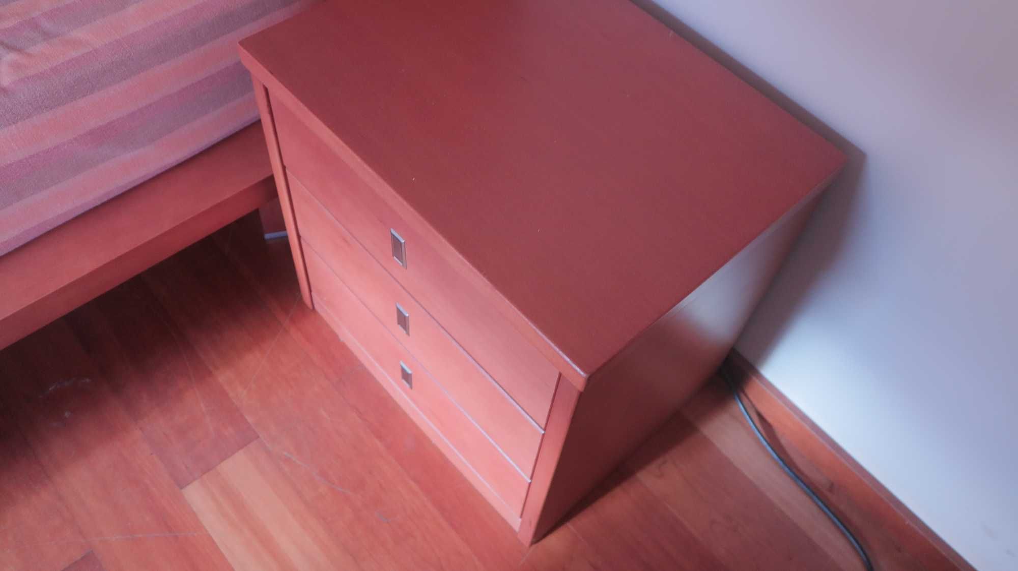 Quarto Completo – Funcionalidade e Conforto em Madeira