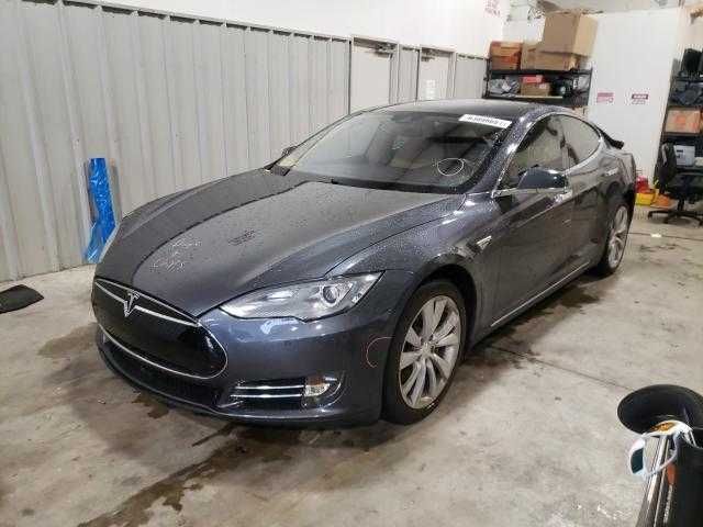 TESLA MODEL S 85 2015 модельний, ціла, автопілот