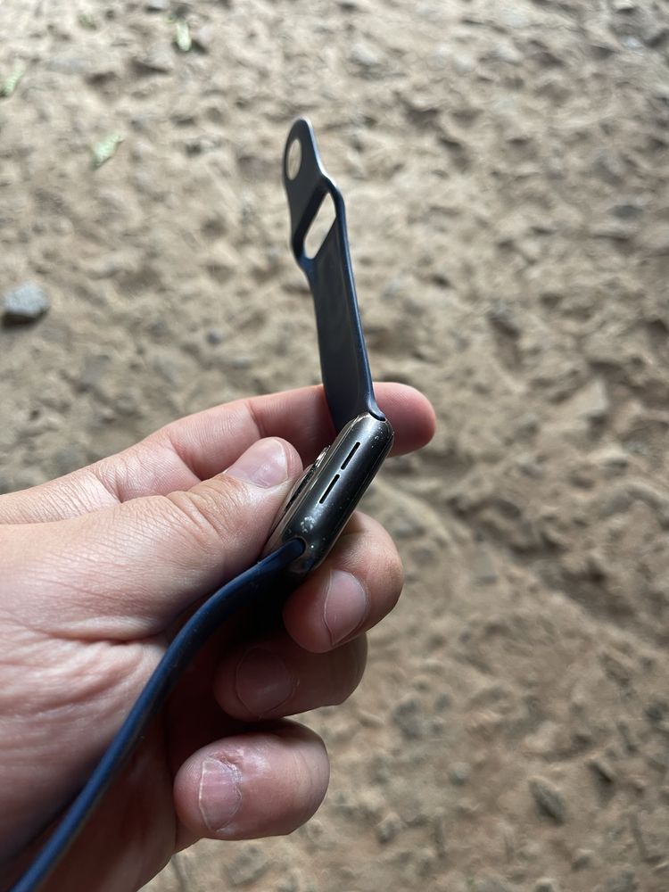 Apple Watch 6 40mm (батарея 85%)