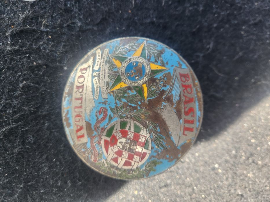 Símbolos em metal para grelhas de carros clássicos