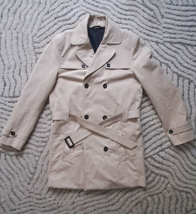 Elegancki płaszcz męski typu trencz