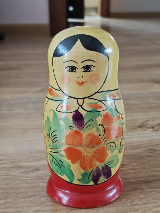 Babuszka, matrioszka, drewniana lalka