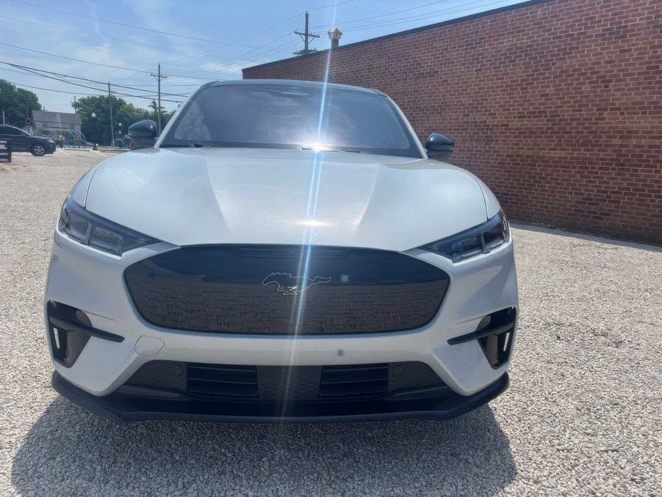 Ford Mustang Mach-E      2022