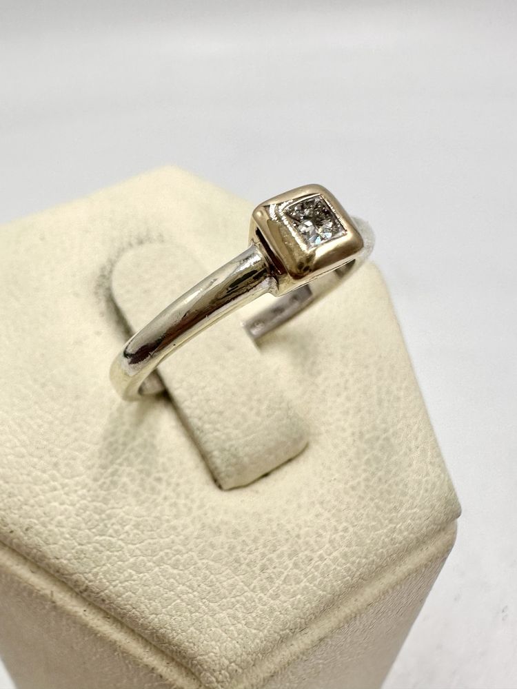 Złoty pierścionek z diamentem princessa 2,7mm