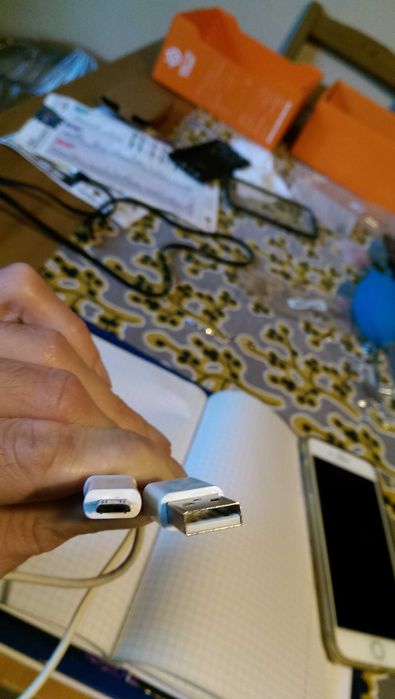 Apple- przewód USB męski- micro USB męski, ok. 100 cm;