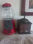 Dispensador antigo+ moinho ( colecionavel) de bolos/chicletes e outros