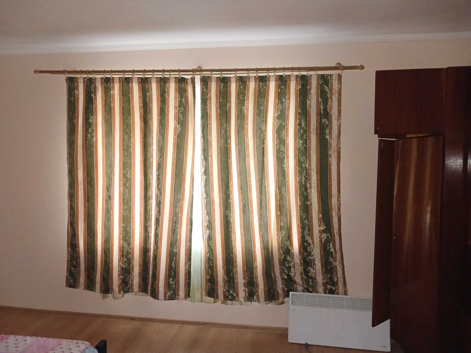 Зручний двохкімнатний будинок в центрі Берегова