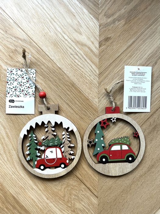 Zestaw 2 drewnianych zawieszek świątecznych z autkami i choinką nowe