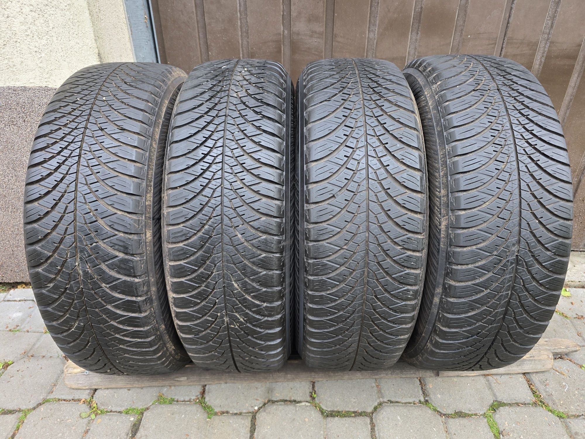 Felgi z oponami 185/65R15 RENAULT Clio IV 4 4x100 Megane SANDEROL