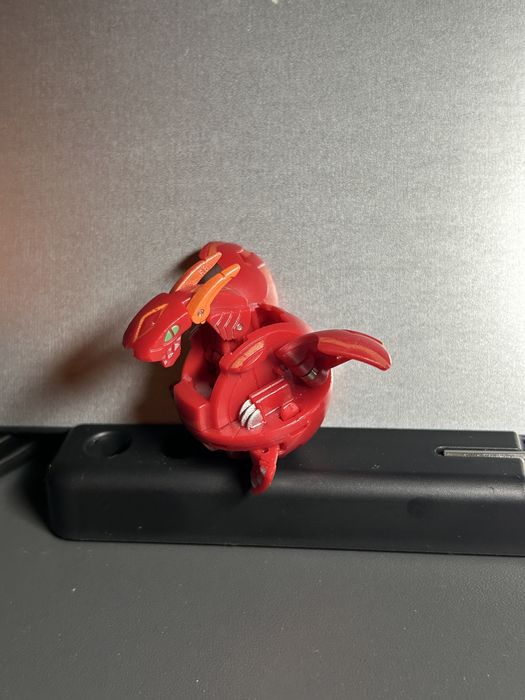 Bakugan pyrus Hyper Dragonoid