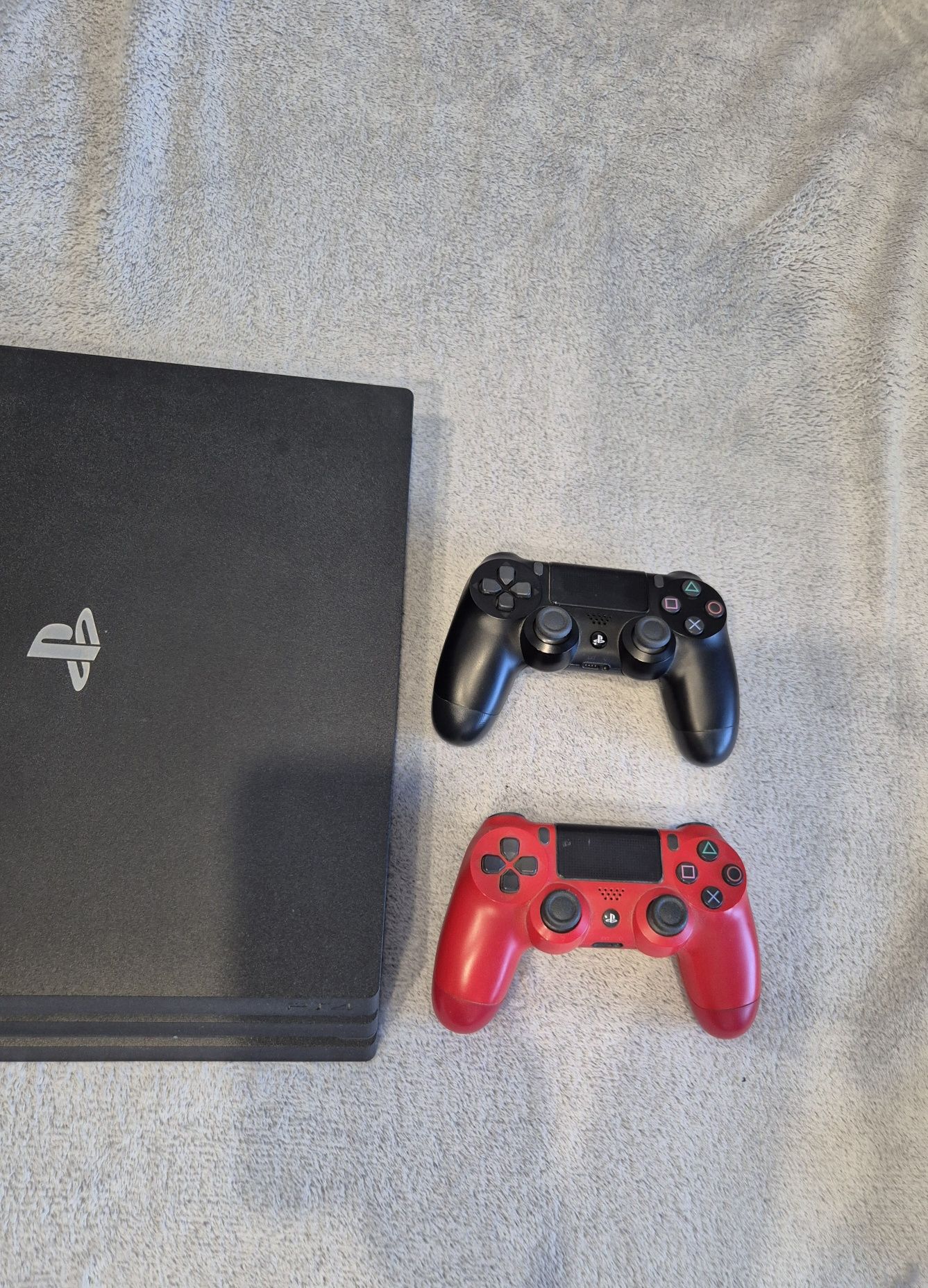 PS4 Pro 1tb + gry