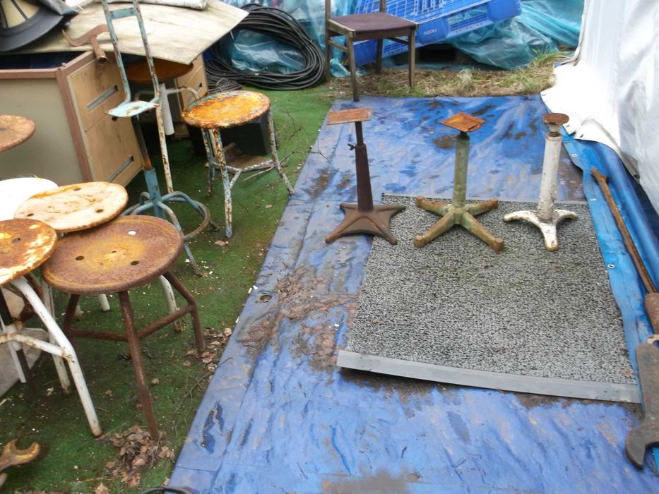 przedwojenne krzesła obrotowo-wykręcane i z epoki prlu