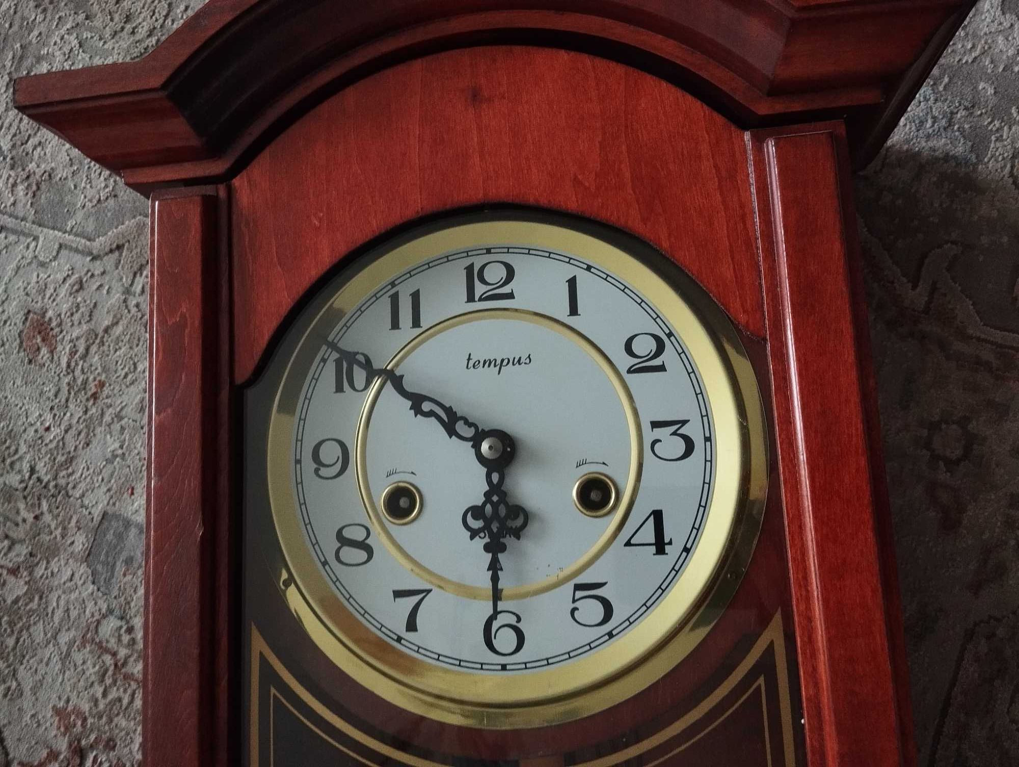 Zegar ścienny drewniany nakręcany w stylu retro