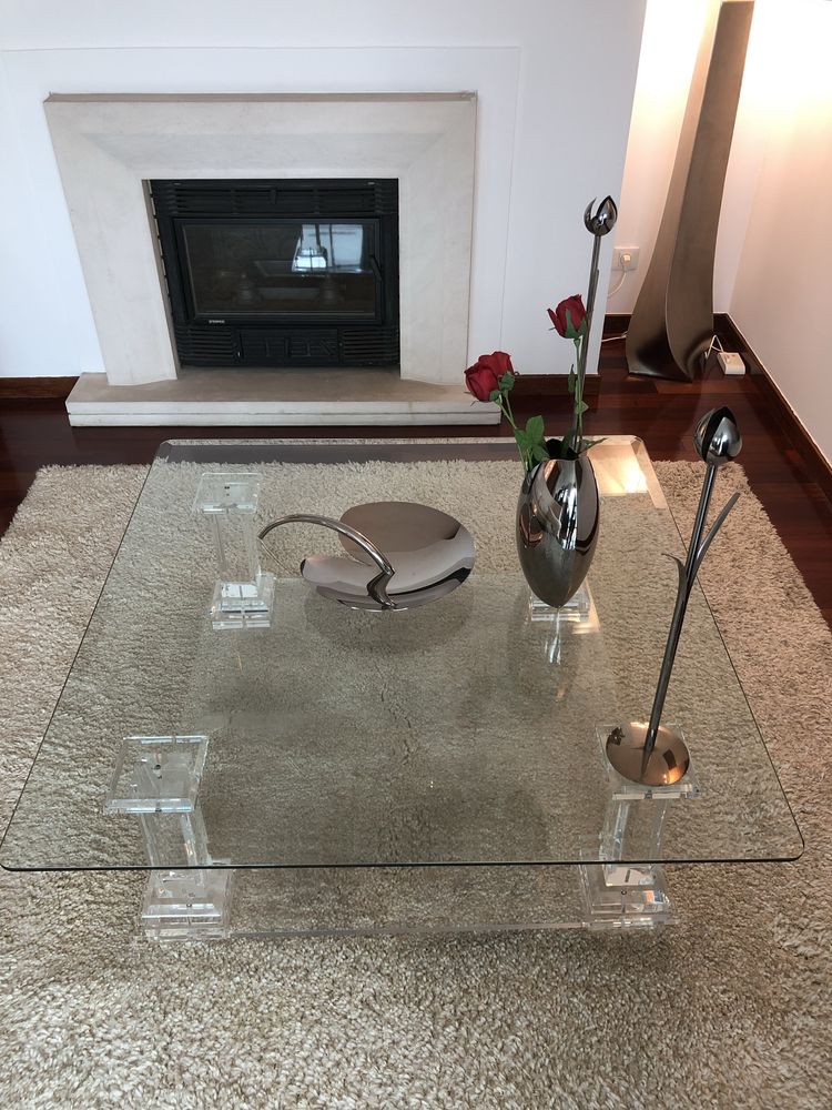 Mesa de centro em vidro e acrílico