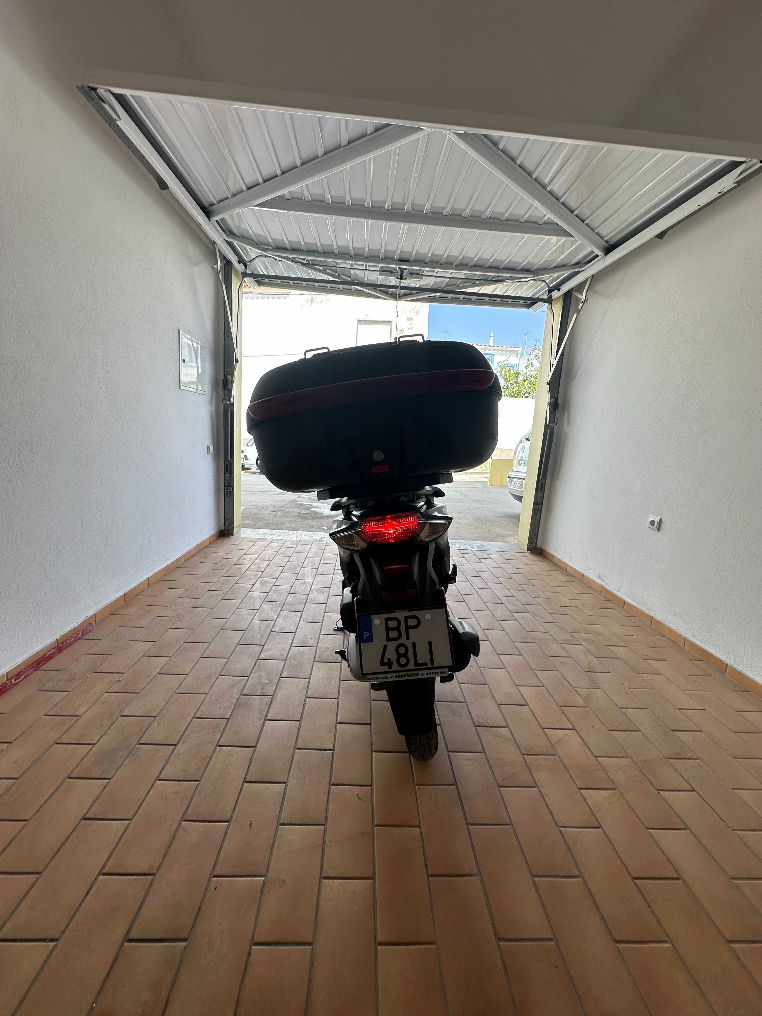 Honda Vision 110 (235 km, com 9 meses)
