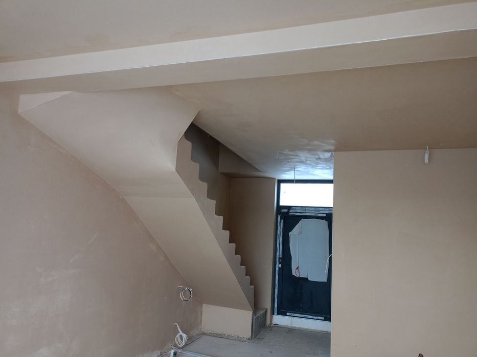 Tynki, maszynowe gipsowe oraz cementowo-wapienne gładzie natryskowe