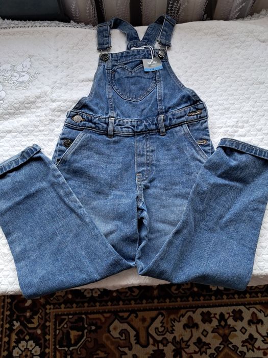 Джинсовий комбенізончик новий.