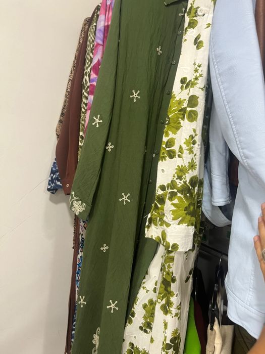 Vendo varias pecas de roupa de mukher , stock off