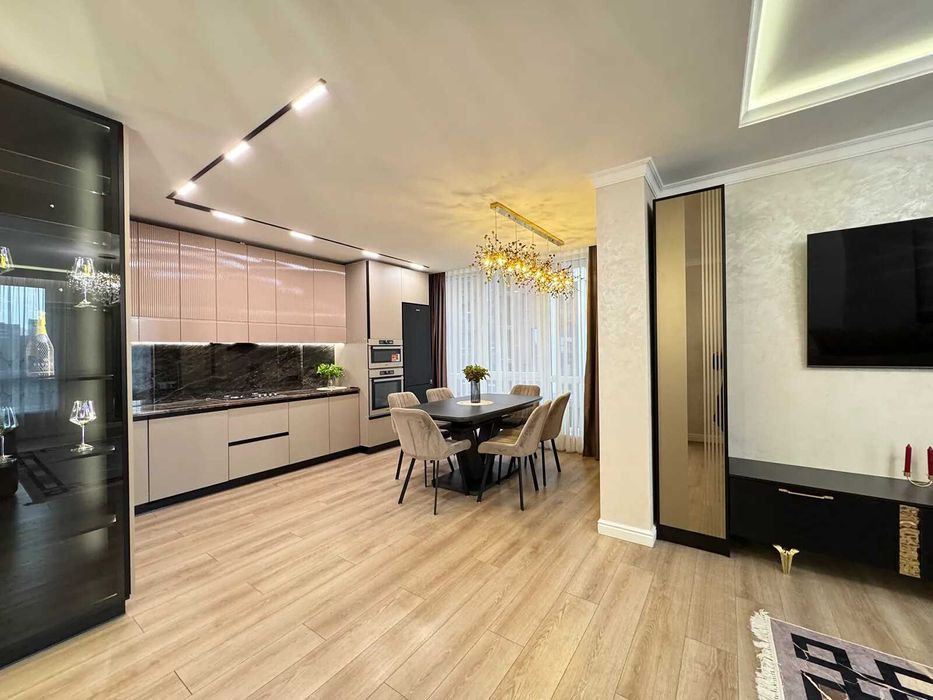 Функціональна трикімнатна з видом на річку