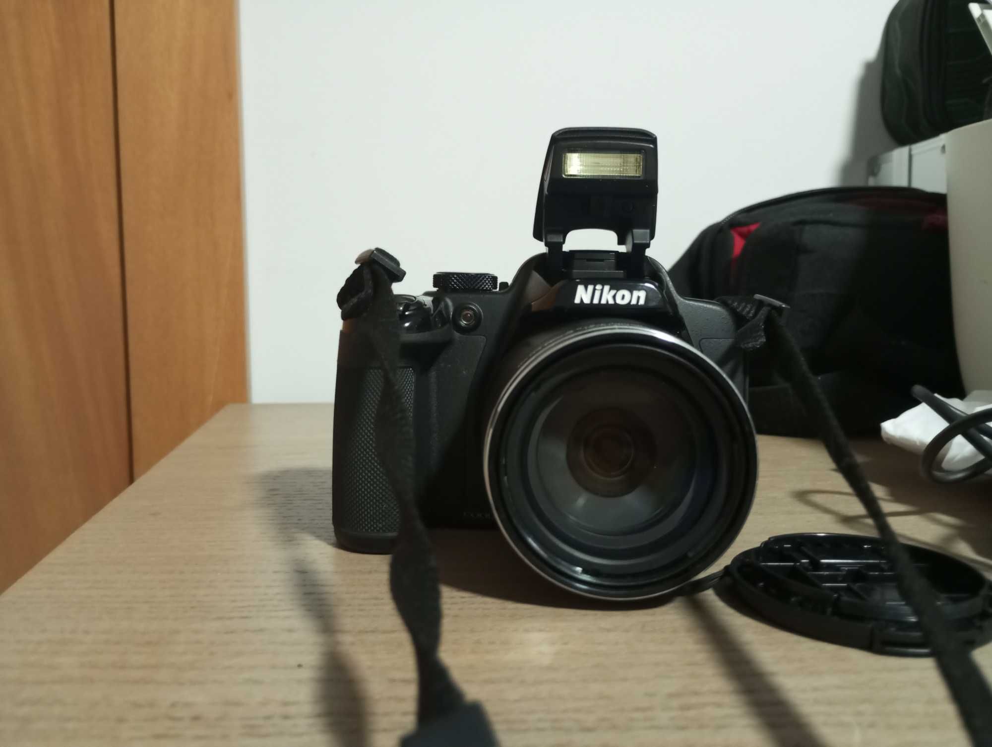 Câmera Nikon Coolpix P520 + Bolsa + Acessórios–Para Peças ou Reparação