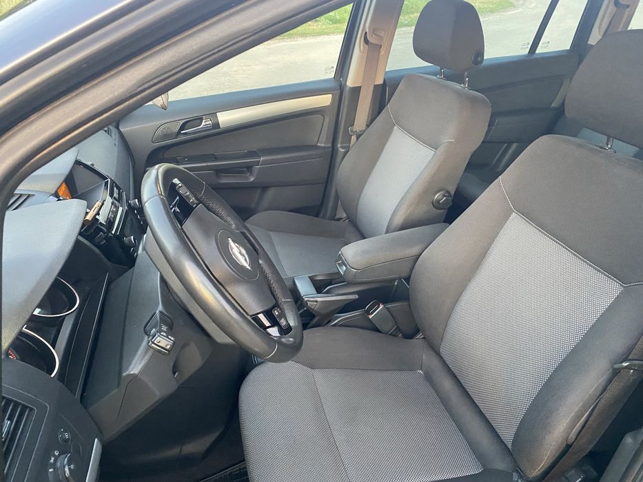 Opel Zafira b 2.2 бензин