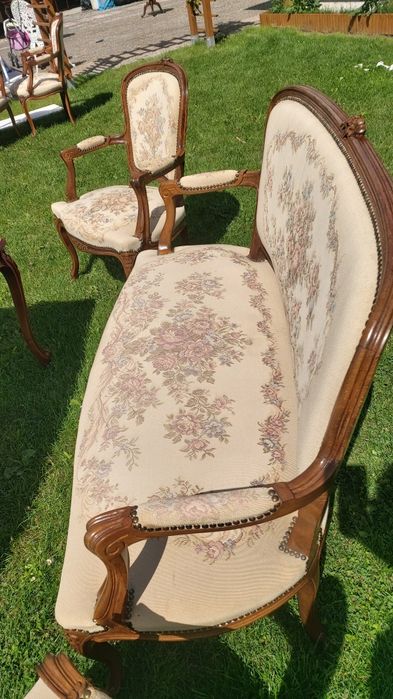 Zestaw mebli w stylu Ludwik XV – sofa, 2 fotele i ława

Na sprzedaż el